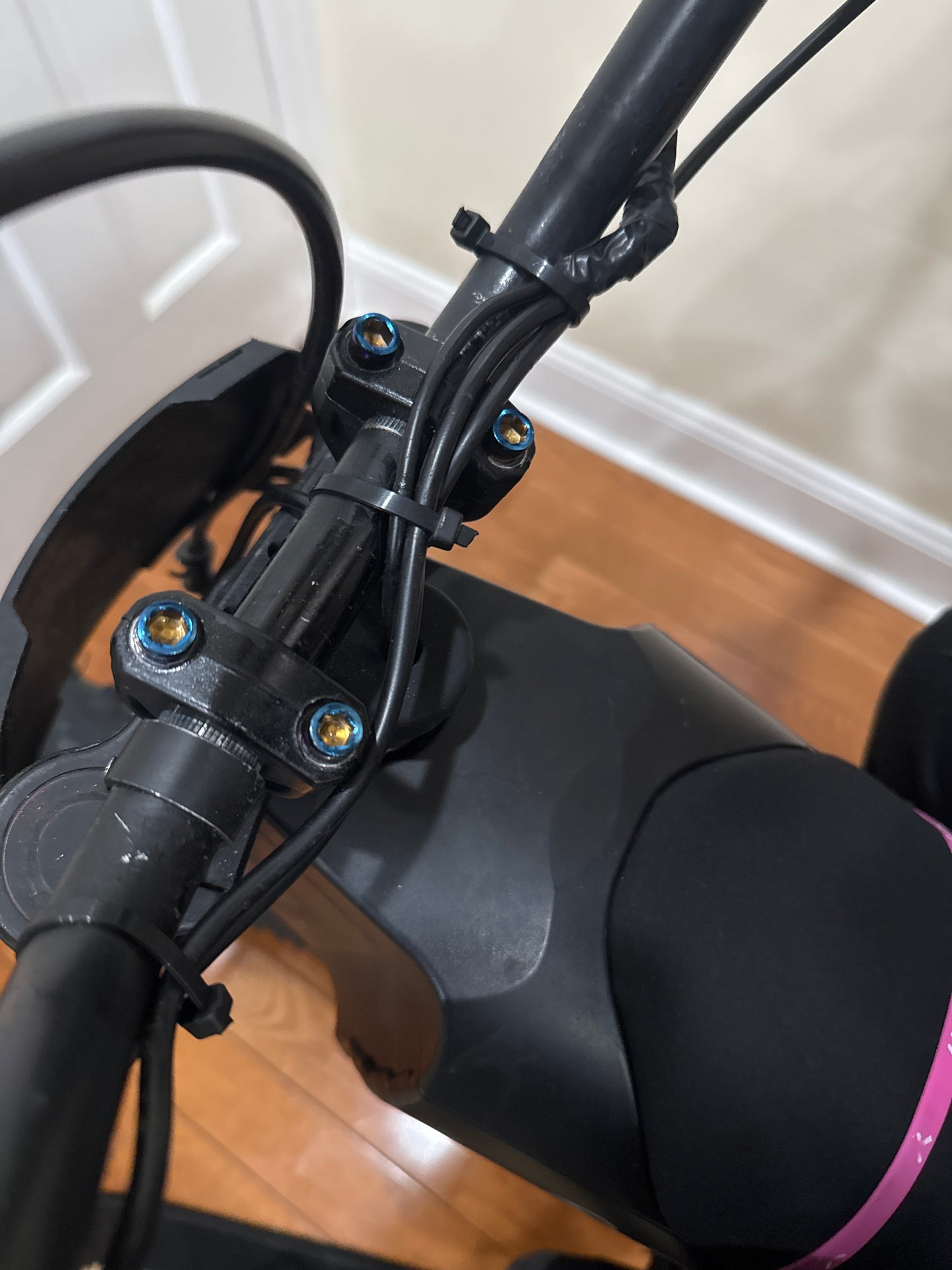 Titanium bolts Tuttio bar mount 